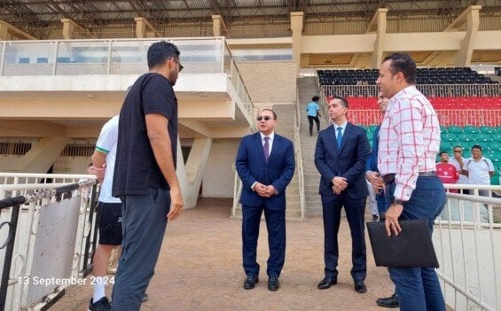 سفير مصر في كينيا يؤازر الزمالك قبل مباراة الشرطة الكيني