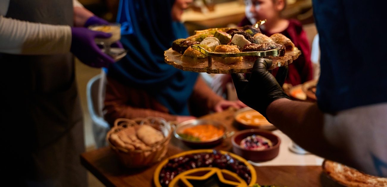 ترتيب سفرة رمضان للضيوف: أفكار رائعة ومميزة