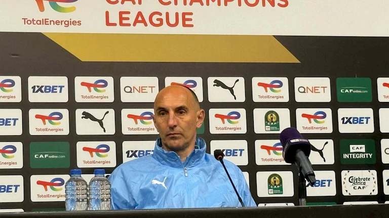 "أهلاوي وزملكاوي".. مدرب بيراميدز يدعو الشعب المصري لمساندة الفريق