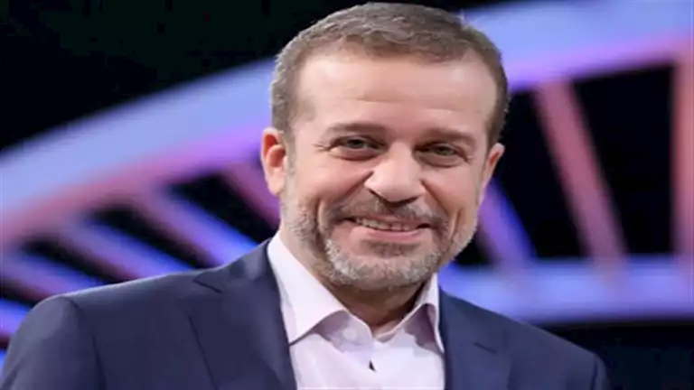 "افتكرتك يورجن كلوب".. شريف منير يشارك متابعيه صورًا من داخل ليفربول