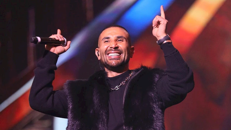 أحمد سعد يشارك جمهور الاتحاد السعودي فرحة التتويج بالدوري على أغنية "اليوم الحلو ده"