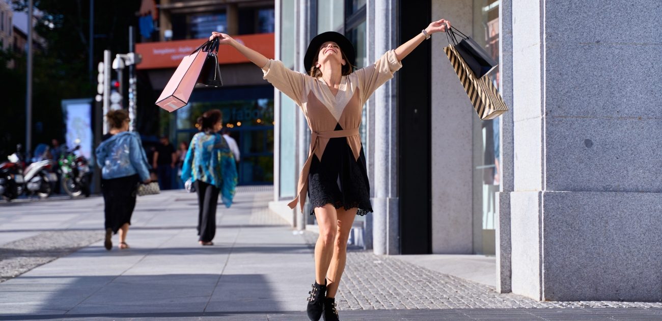 أزياء الشارع في 2025: كيف تنسّقين إطلالة جريئة بأقل مجهود؟