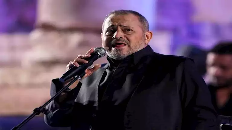 بالفيديو.. لحظة اقتحام معجبة حفل الفنان جورج وسوف في السويد