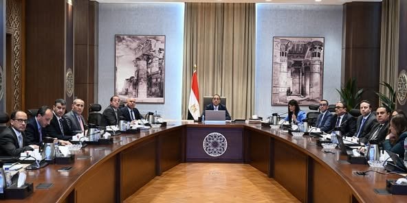رئيس الوزراء يتابع جهود لجنة إدارة الدين العام الخارجي وتنظيم الاقتراض