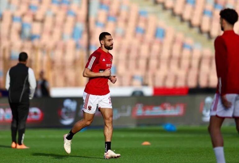 عمرو السولية يجمع متعلقاته ويغادر الأهلي تمهيدا للرحيل - 