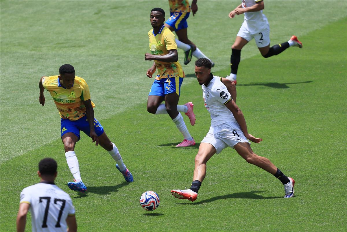 بيراميدز وصن داونز