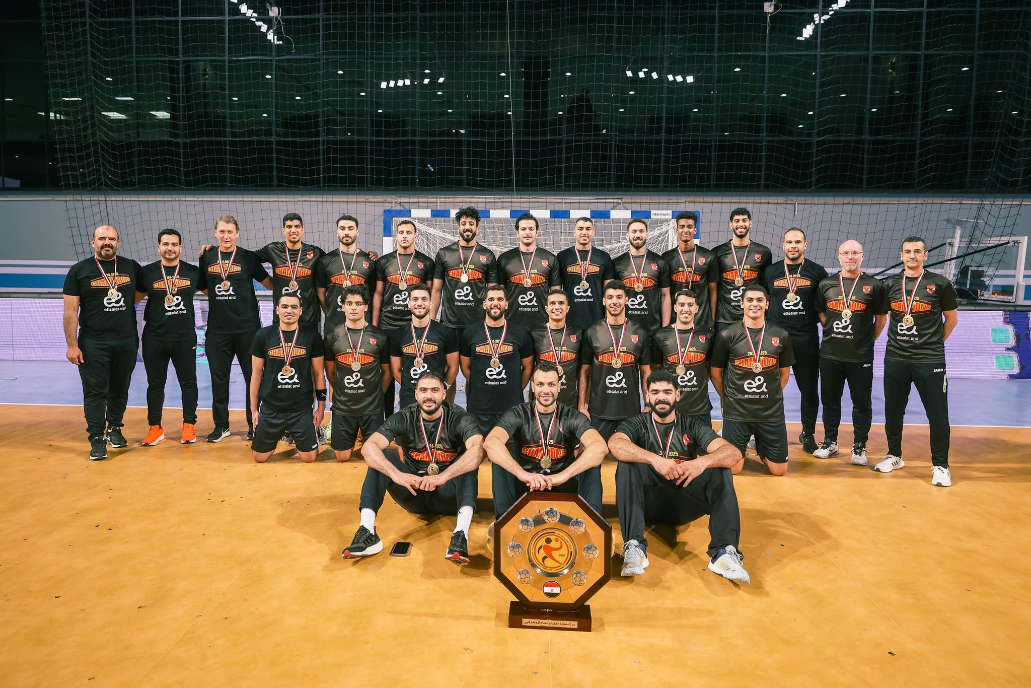 موسم استثنائي .. الأهلي يحصد 20 لقبًا في ألعاب الصالات -