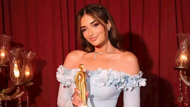 "شنطة سفر".. ملك زاهر تخوض تجربة التأليف والإخراج لأول مرة