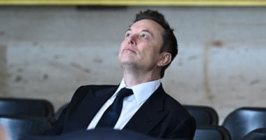 إيلون ماسك يقيل أحد كبار المسئولين التنفيذيين فى تسلا بعد تراجع المبيعات