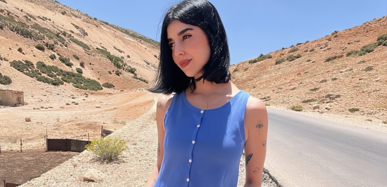 الألم لا يلغي الحلم: زينة مكي تروي تجربتها المريرة في اليوم العالمي للجنف