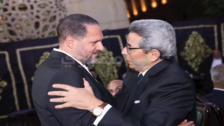 بالصور- زينة وعماد زيادة ومحمود سعد في عزاء والد تامر عبد المنعم