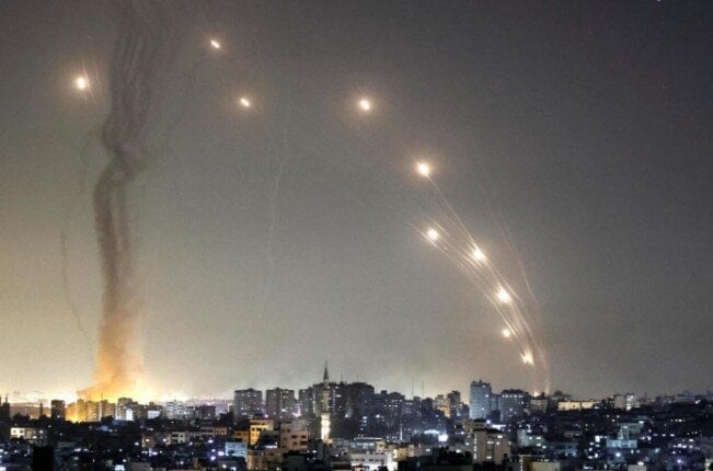 عاجل.. تل أبيب تتعرض لقصف صاروخي من إيران
