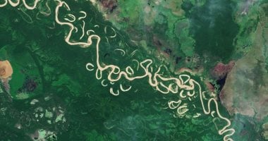 قمر وكالة الفضاء الأوروبية يصدر أول مشاهد للأرض من مداره.. صور