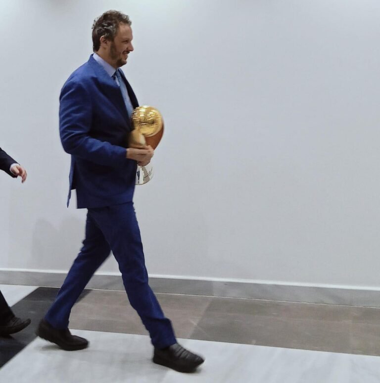ممدوح عيد يحضر اجتماع اتحاد الكرة بـ كأس دوري أبطال إفريقيا (صورة) - 