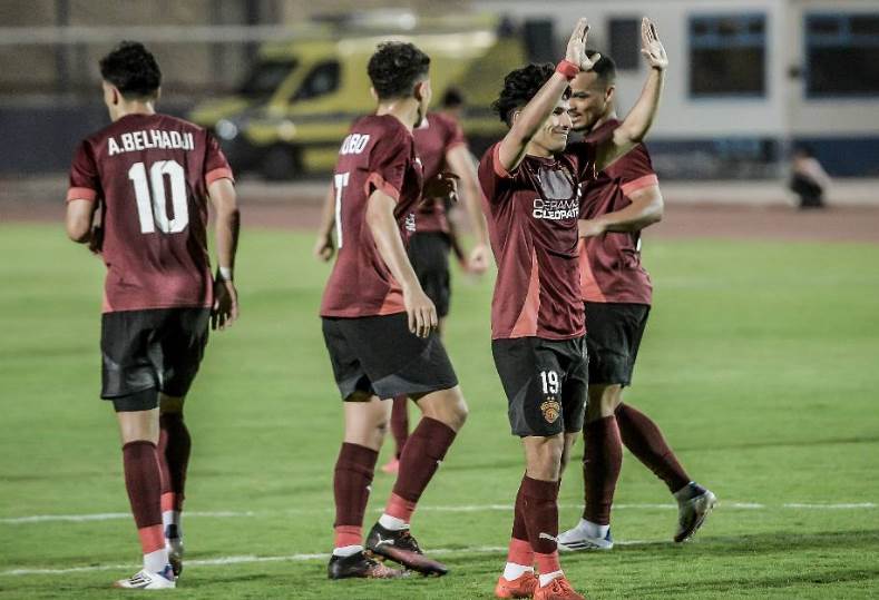 سيراميكا كليوباترا يفعل بند شراء إسلام عيسى من بيراميدز (خاص) -