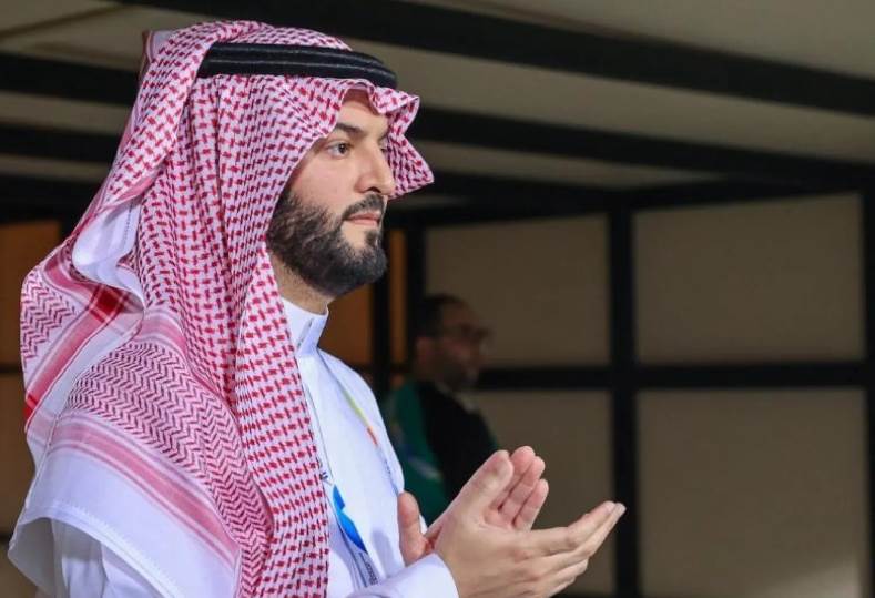 رئيس الهلال يغادر إلى فرنسا لحسم الصفقات الجديدة -