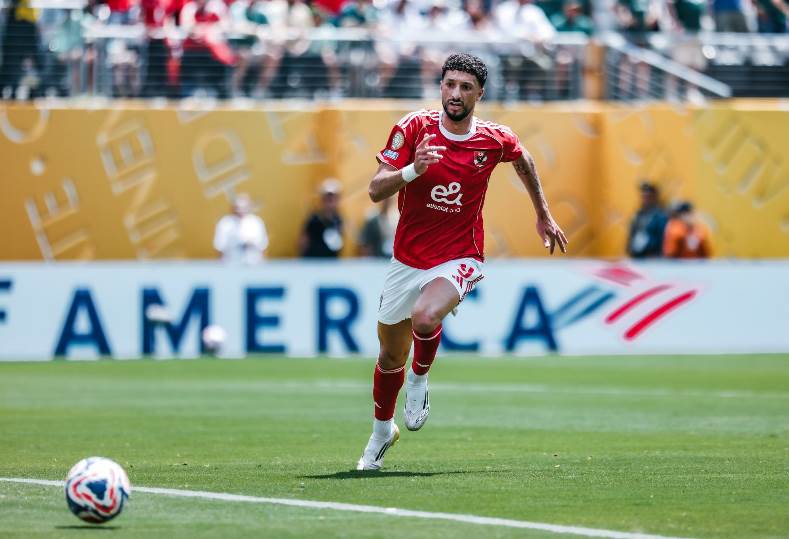 بالأرقام والتفاصيل.. 3 عروض رسمية على طاولة الأهلي لوسام أبو علي -