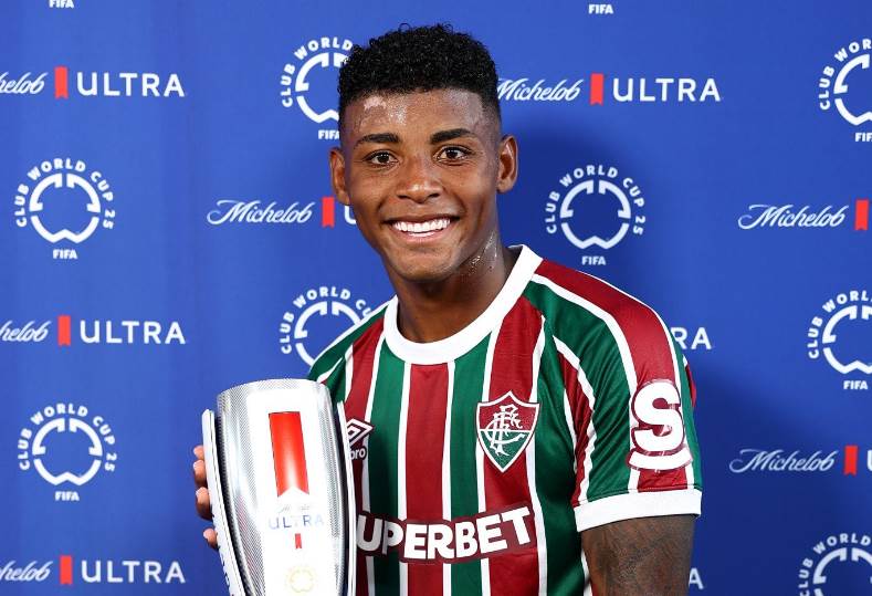 هيركوليس يقود فلومينينسي لإقصاء الهلال ويتوج بجائزة الأفضل -