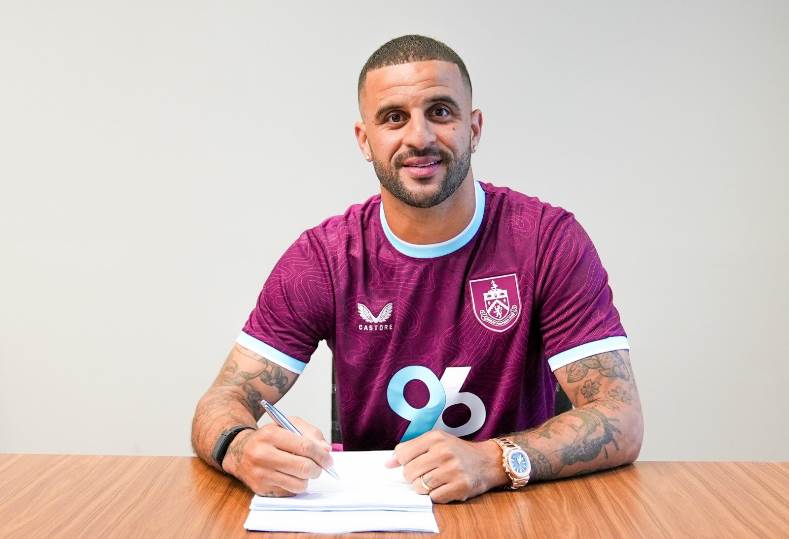 كايل ووكر ينتقل إلى بيرنلي قادمًا من مانشستر سيتي -