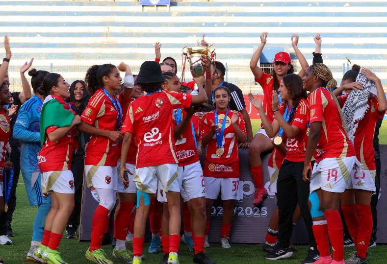 الأهلي يفاضل بين نيجيرية وغانية لقيادة هجوم فريق الكرة النسائية "خاص" -