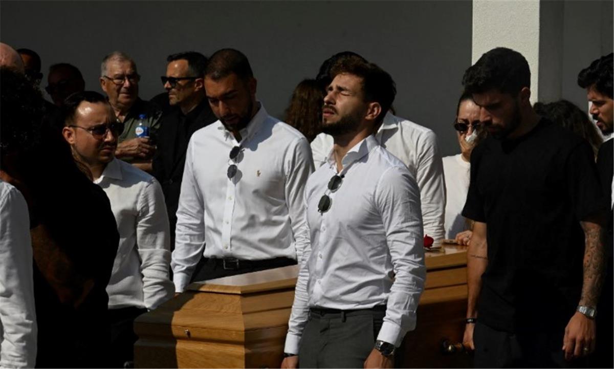 نيفيز يقود جنازة ديوجو جوتا في البرتغال