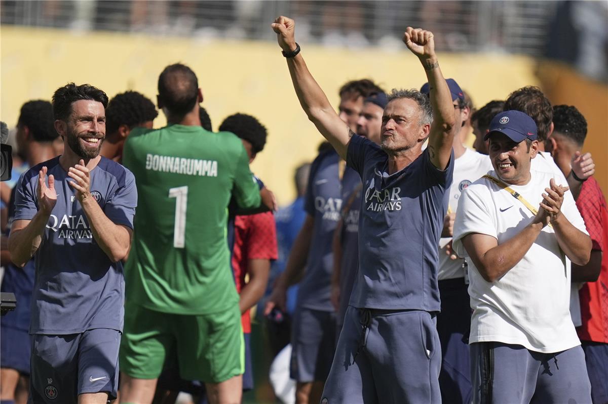 لويس إنريكي مدرب باريس سان جيرمان