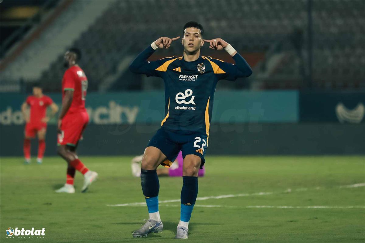 إمام عاشور لاعب الأهلي