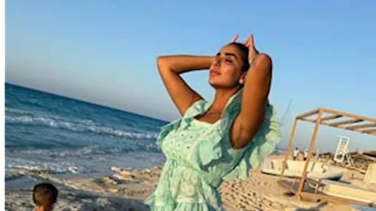 "جريئة أمام البحر".. أحدث ظهور لـ جوري بكر والجمهور يعلق (صور)