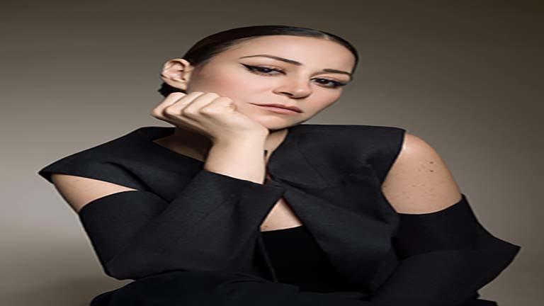 أول تعليق من منة شلبي بعد شائعات وفاة والدتها