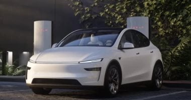 إيلون ماسك يعلن ربط سيارات تسلا بروبوت المحادثة جروك بحلول الأسبوع المقبل