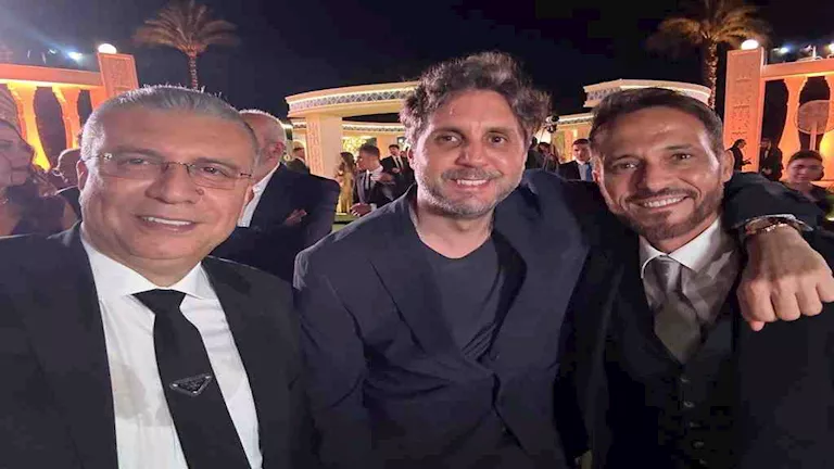 بالصور- محمد إمام ويوسف الشريف وعمرو الليثي.. النجوم في زفاف حفيد عادل إمام