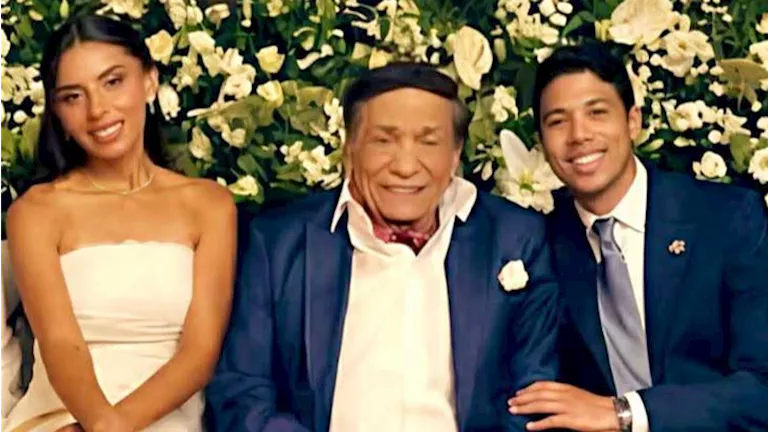 تركي آل الشيخ يهنئ "الزعيم" عادل إمام بزواج حفيده.. ماذا قال؟