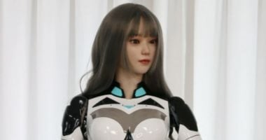 تُقدّم القهوة وتتحدث 4 لغات.. تعرف على أغلى روبوت "جيرل فريند" فى العالم