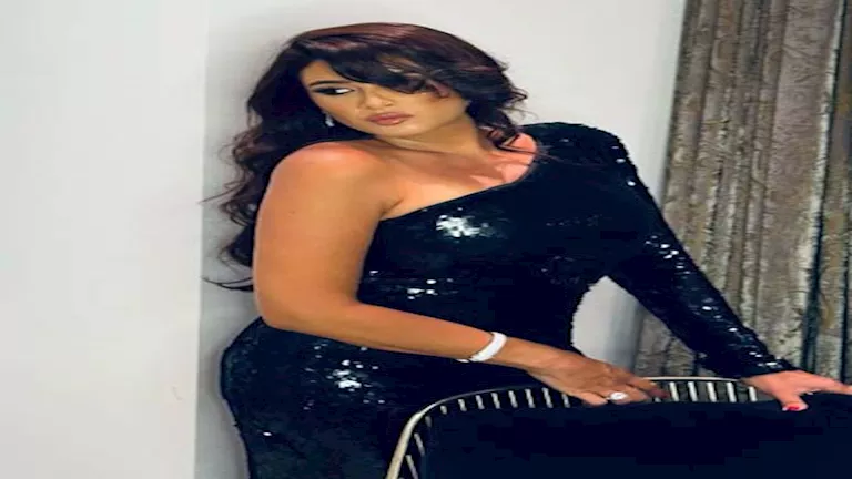 ساحرة في الأسود | أحدث جلسة تصوير لـ ياسمين عبدالعزيز.. وشيماء سيف تعلق