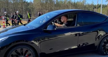 شاومى تنقل تفردها من سوق الهواتف الذكية إلى السيارات الرياضية