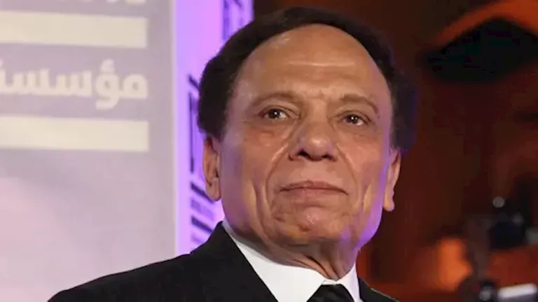 صورة نادرة للزعيم عادل إمام وزوجته في مرحلة الشباب تتصدر السوشيال ميديا