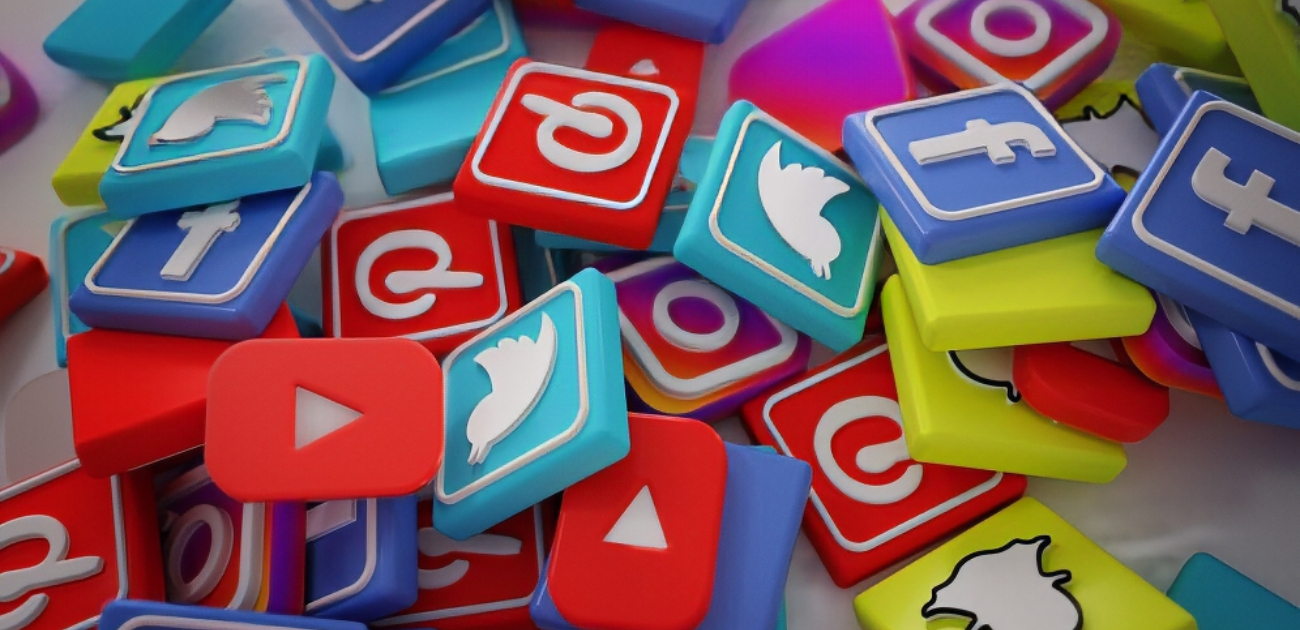 في اليوم العالمي لمواقع التواصل الاجتماعي: منظمة الصحة تحذر من تداعيات الإفراط في استخدامها