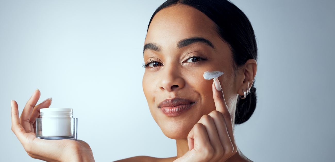 كريم تبييض البشرة.. ما هو وما مكوناته وفوائده الطبية؟