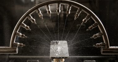 كواليس من داخل مختبر أبل لمتانة إصدارات أيفون الجديدة