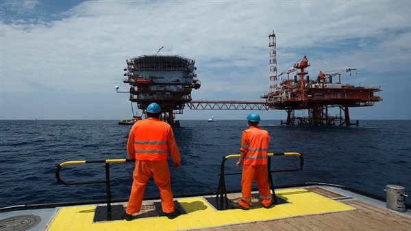 أسامة كمال: الاعتماد شبه الكامل على البترول والغاز بنسبة 97% غير مقبول