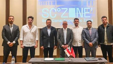 رئيس اقتصادية قناة السويس يوقع عقد "هايبر بلاستيك" باستثمارات 40 مليون دولار