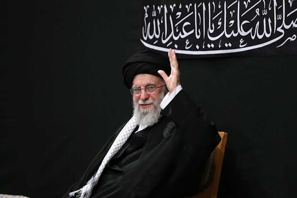 المرشد الإيراني يوصي بتخزين المواد الأساسية لوجود مخاطر محتملة