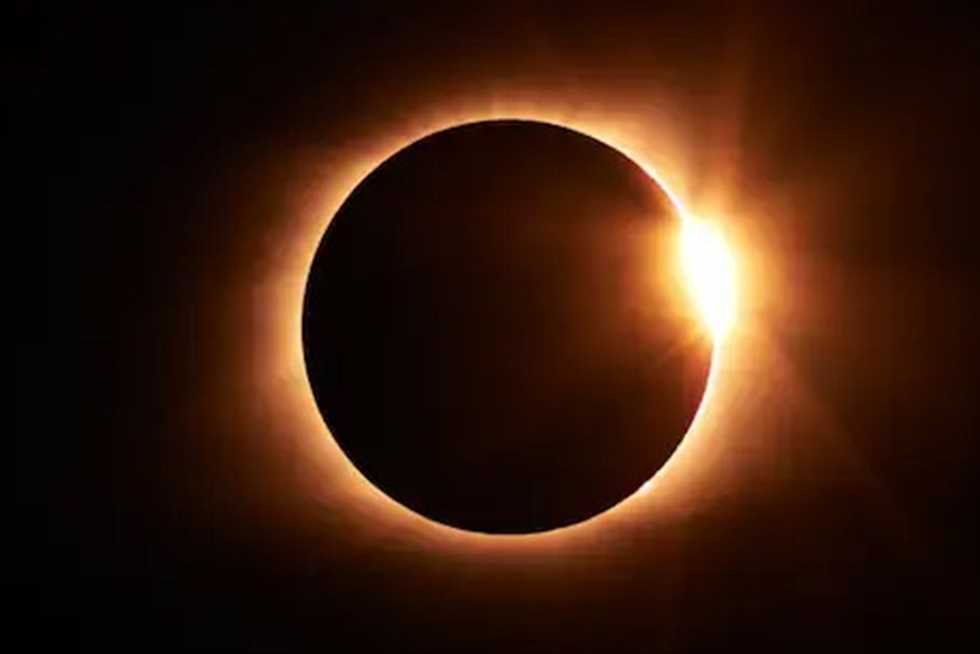 خلال ساعات.. موعد ذروة كسوف الشمس 2025 وأماكن رؤيته (يستمر أكثر من 4 ساعات)
