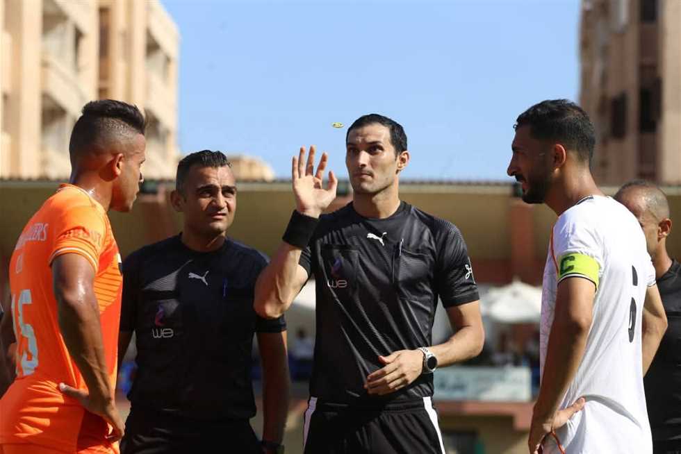 الإعلان عن حكام مباريات الخميس بـ دوري المحترفين