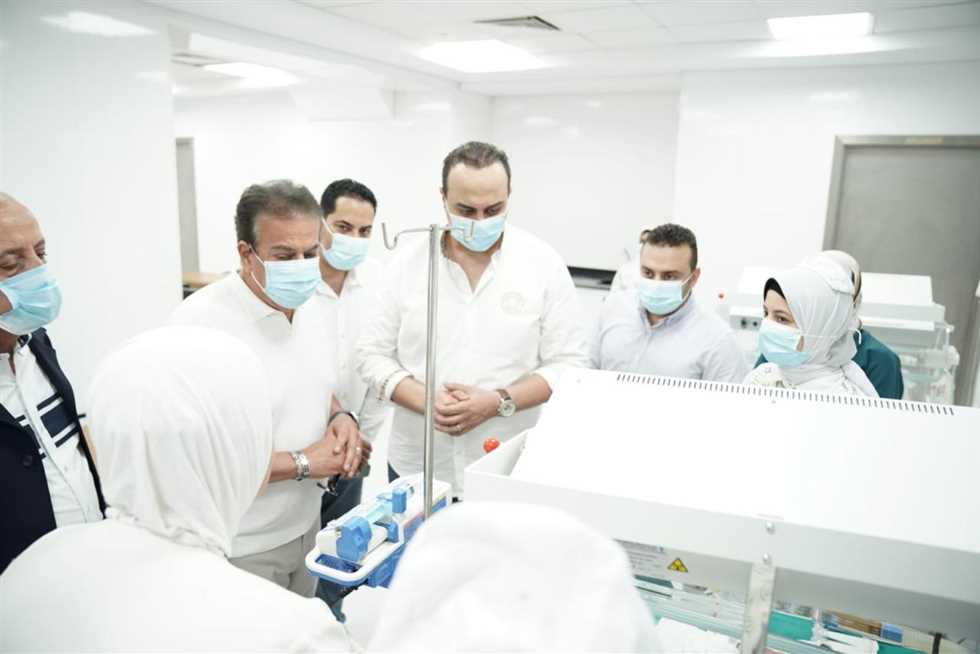 وزير الصحة ومحافظ الأقصر يتفقدان المنشآت التابعة لهيئة الرعاية الصحية