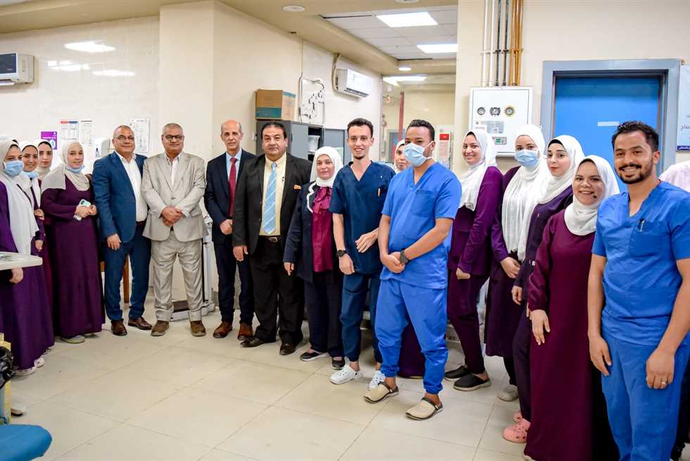 رئيس جامعة بني سويف يشدد على سرعة إنجاز المستشفيات الجامعية بشرق النيل