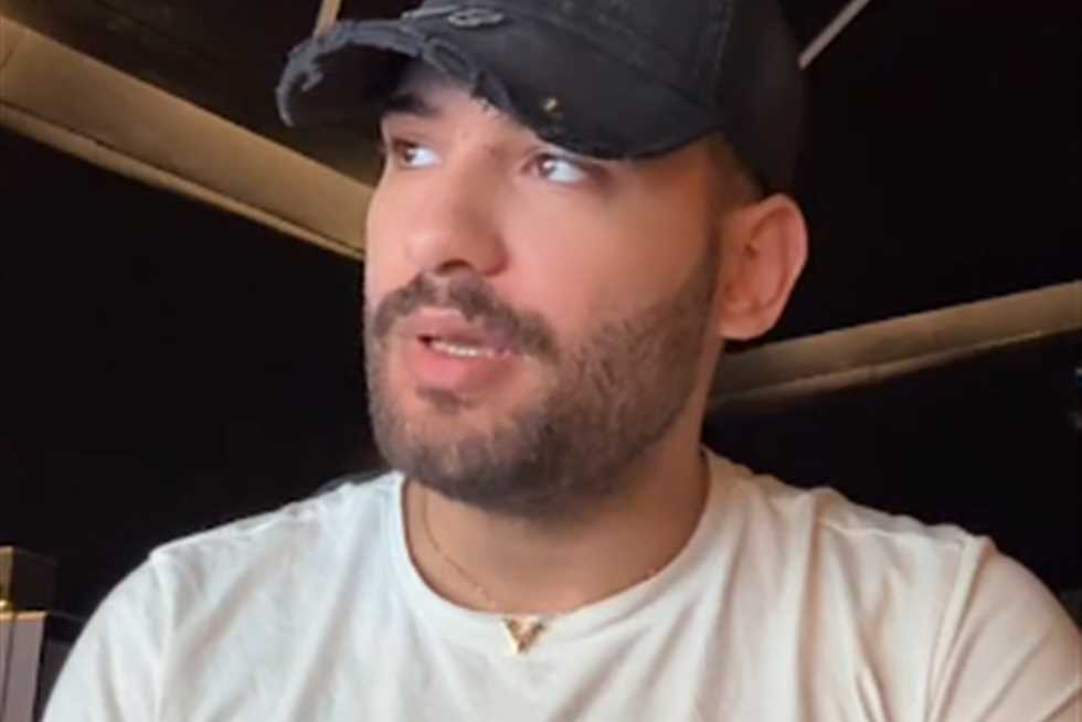 مسلم يفجر أسرار عائلته: «من 15 سنة سبت البيت والجيران كانوا بيسمعوا عياطي»