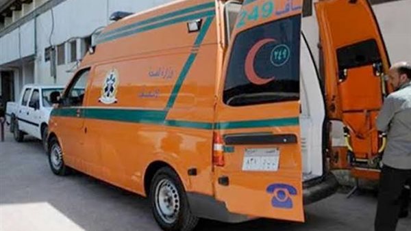 إصابة 10 أشخاص في حادث انقلاب سيارة ميكروباص بطريق أسيوط الغربي