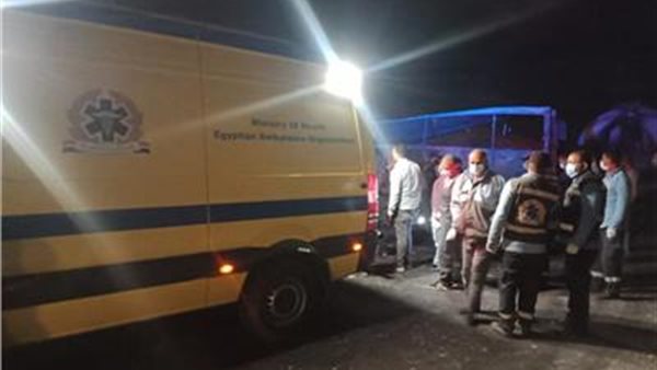 مصرع أب ونجله وإصابة آخرون في حادث سير على طريق الفرافرة ديروط