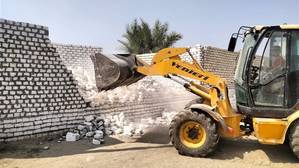 إزالة 22 حالة تعدٍ على الأراضي الزراعية وأملاك الدولة في قنا